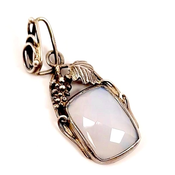 Stunning Vintage Silver 925 Faceted Chalcedony Grape Vine Pendant, 6 grams, EUC - Picture 1 of 8